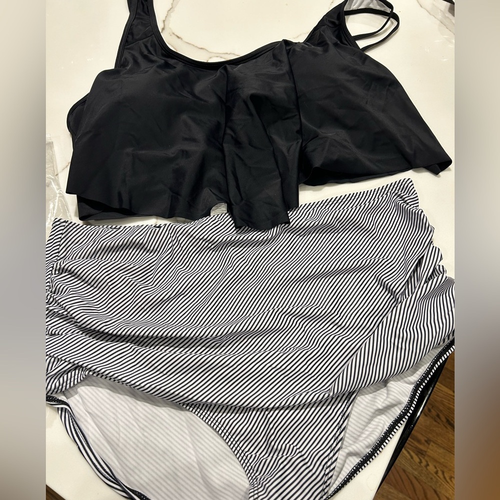 Adisputent Black and White Bikini 3X NWT